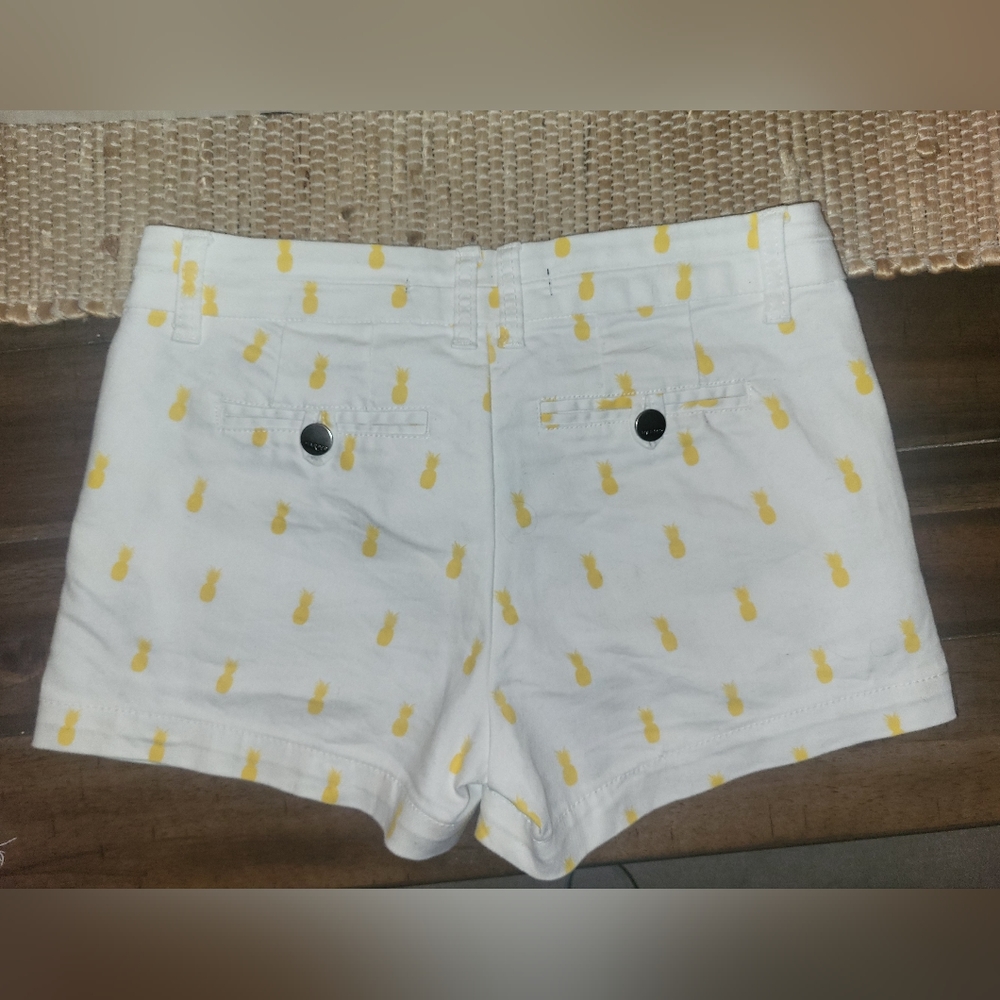 PINEAPPLE SHORTS LIKE NEW.